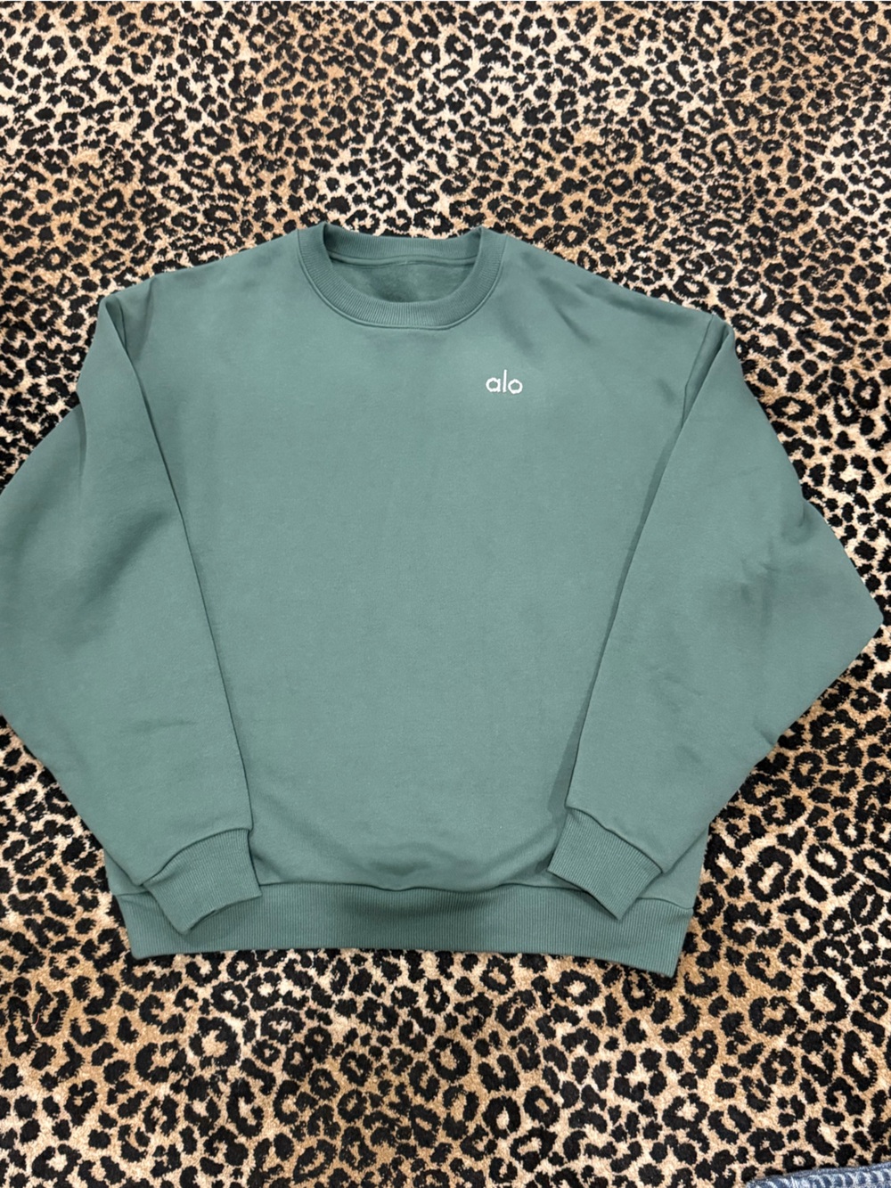 ALO Yoga Accolade Sweatshirt in Clover Green